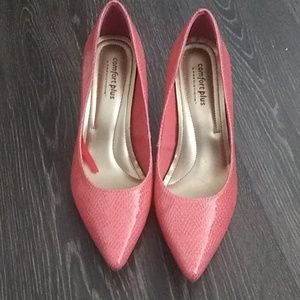 Pointed toe heels